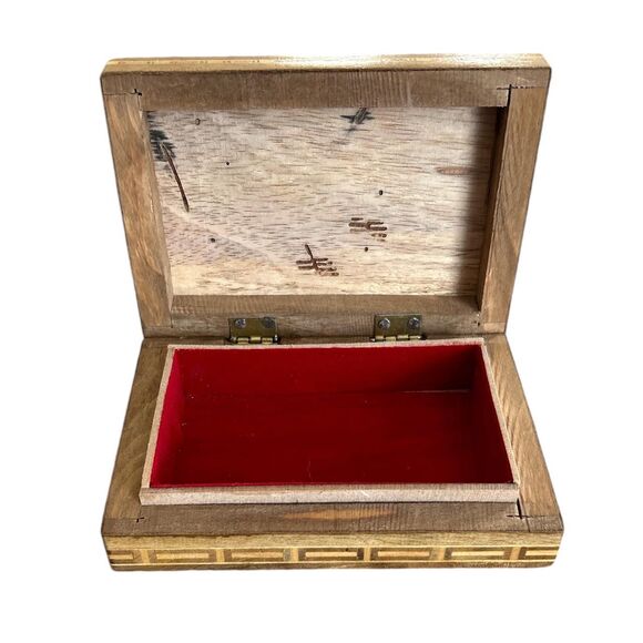 Wooden Inlaid Trinket Jewelry Quatar Hinged Box with Mother of Pearl - Picture 5 of 6